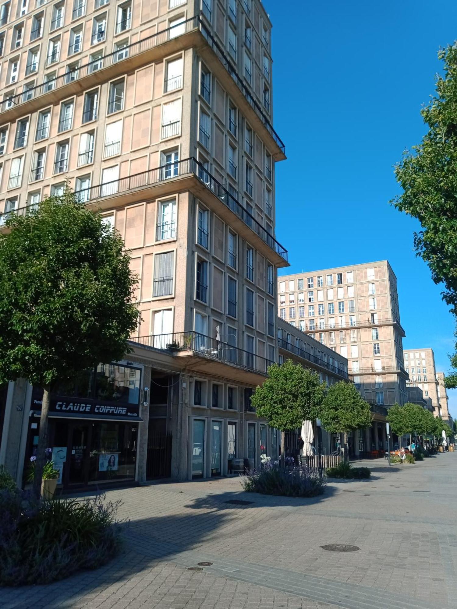 Appartement Perret 105 Rue Victor Hugo, Lumineux, Plein Centre, Parking Prive Arrivee Autonome Tout A Pied Le Havre Bagian luar foto